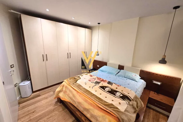 Shtepi me qera Apartament ne Tirane, 3+1, Mobilimi E mobiluar, Pagesa 80,000  Leke.