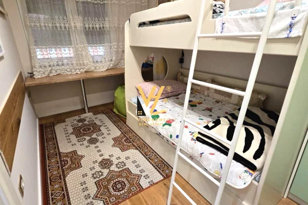 Shtepi me qera Apartament ne Tirane, 3+1, Mobilimi E mobiluar, Pagesa 80,000  Leke.