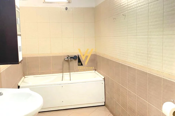 Shtepi ne shitje Apartament ne Tirane, 2+1, Mobilimi E mobiluar, Pagesa 190,000  Euro.