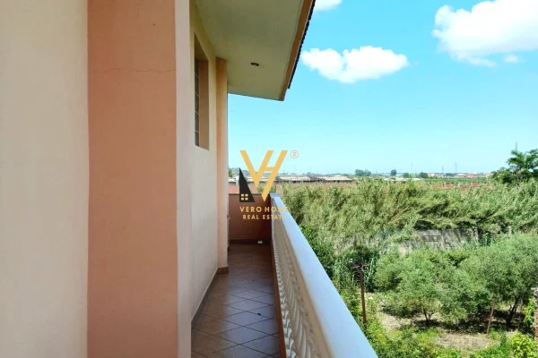 Shtepi me qera Vila Luksoze ne Fier, 3+1, Mobilimi E mobiluar, Pagesa 2,500  Euro.