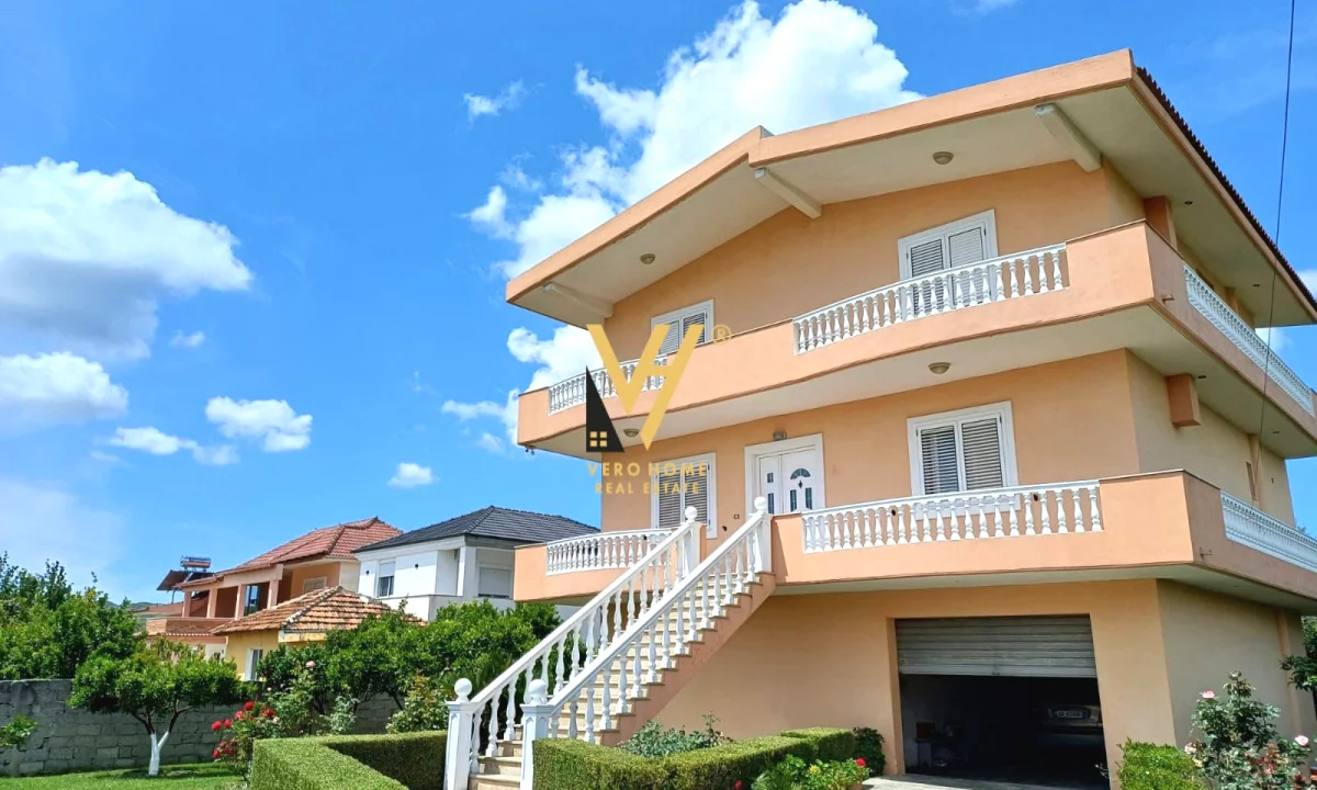 Shtepi me qera Vila Luksoze ne Fier, 3+1, Mobilimi E mobiluar, Pagesa 2,500  Euro.