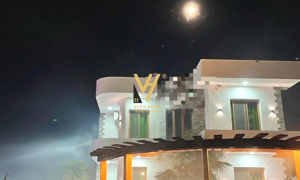 Shtepi ne shitje Vila Luksoze ne Durres, 6+1, Mobilimi E mobiluar, Pagesa 721,000  Euro.