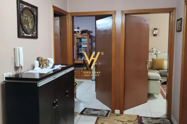 Shtepi ne shitje Apartament ne Tirane, 2+1, Mobilimi E mobiluar, Pagesa 128,000  Euro.