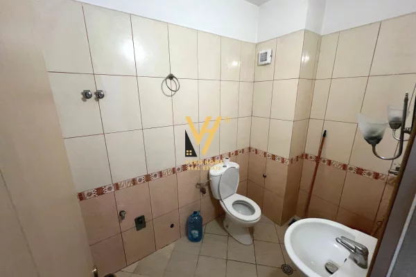 Shtepi me qera Apartament ne Tirane, 2+1, Mobilimi Bosh, pa mobiluar, Pagesa 35,000  Leke.