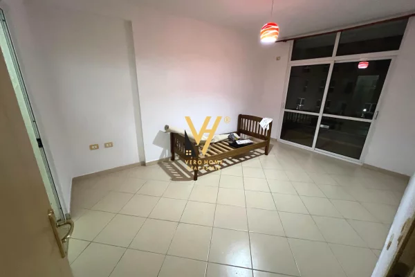 Shtepi me qera Apartament ne Tirane, 2+1, Mobilimi Bosh, pa mobiluar, Pagesa 35,000  Leke.