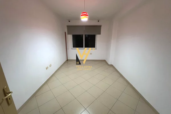 Shtepi me qera Apartament ne Tirane, 2+1, Mobilimi Bosh, pa mobiluar, Pagesa 35,000  Leke.
