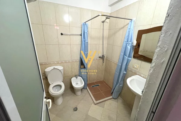 Shtepi me qera Apartament ne Tirane, 2+1, Mobilimi Bosh, pa mobiluar, Pagesa 35,000  Leke.