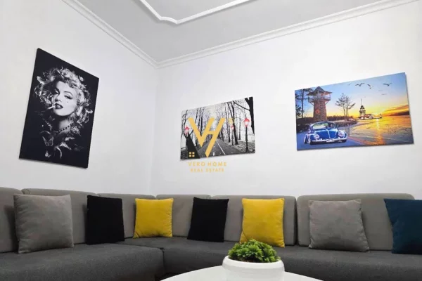 JEPET APARTAMENT 1+1 ME QIRA TE SHKOLLA E KUQE 65.000 LEKE