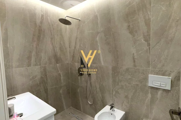 JEPET ZYRE 185 M2 ME QIRA TE  RR.KAVAJES PRAN GARDEN BUILDING 2.500 EURO