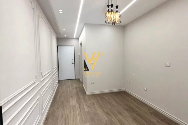 JEPET ZYRE 185 M2 ME QIRA TE  RR.KAVAJES PRAN GARDEN BUILDING 2.500 EURO