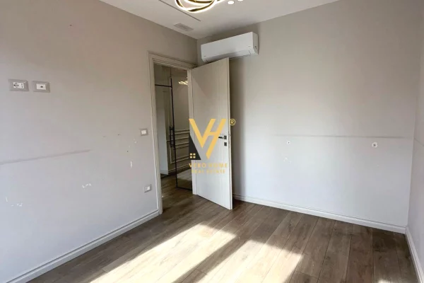 JEPET ZYRE 185 M2 ME QIRA TE  RR.KAVAJES PRAN GARDEN BUILDING 2.500 EURO