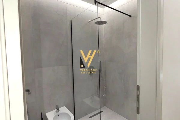 JEPET ZYRE 185 M2 ME QIRA TE  RR.KAVAJES PRAN GARDEN BUILDING 2.500 EURO