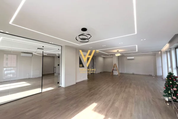 JEPET ZYRE 185 M2 ME QIRA TE  RR.KAVAJES PRAN GARDEN BUILDING 2.500 EURO