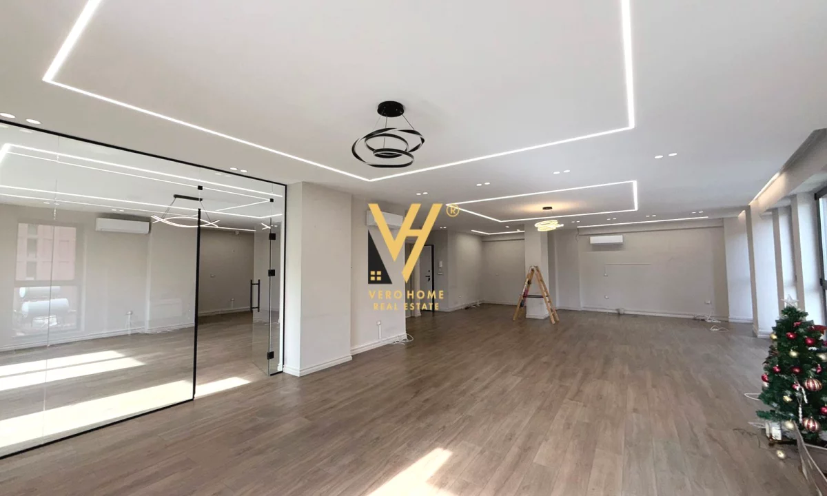 JEPET ZYRE 185 M2 ME QIRA TE  RR.KAVAJES PRAN GARDEN BUILDING 2.500 EURO