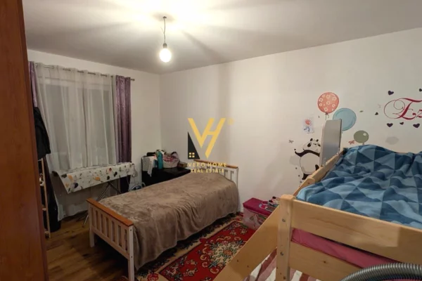 Shtepi ne shitje Apartament ne Tirane, 2+1, Mobilimi E mobiluar, Pagesa 192,000  Euro.