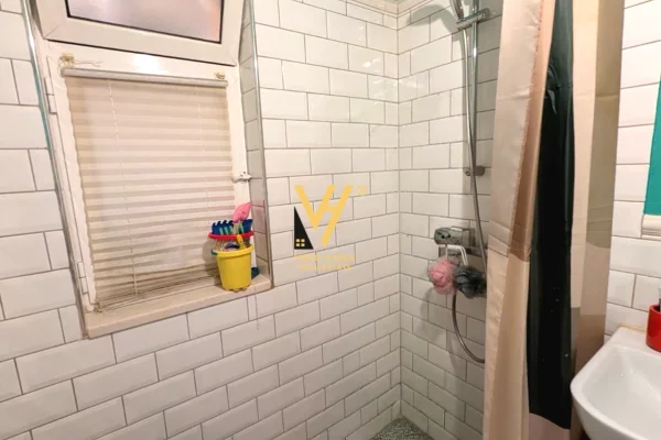 Shtepi ne shitje Apartament ne Tirane, 2+1, Mobilimi E mobiluar, Pagesa 192,000  Euro.