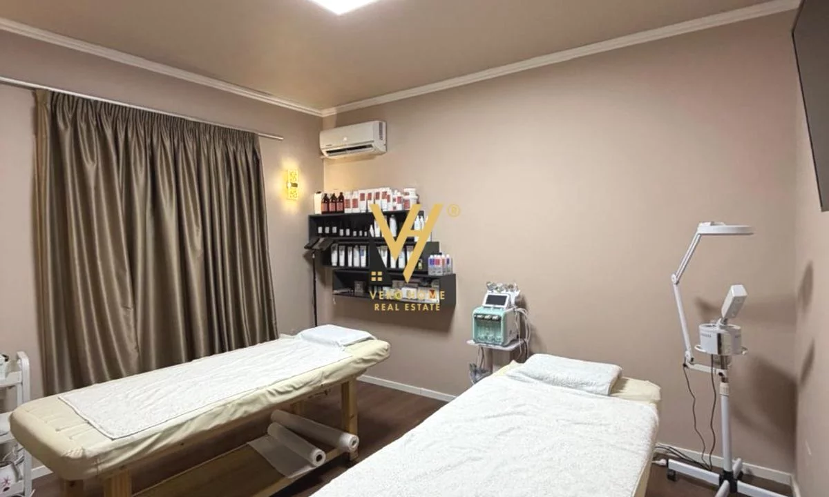 JEPET AMBIENT BIZNESI 115 M2 ME QIRA TE KOMUNA E PARISIT 2.000 EURO