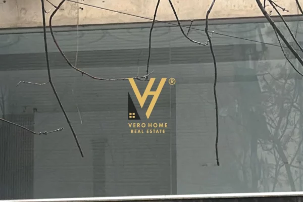 Ambient biznesi me qera 3+1 ne Tirane - 1,200 Euro