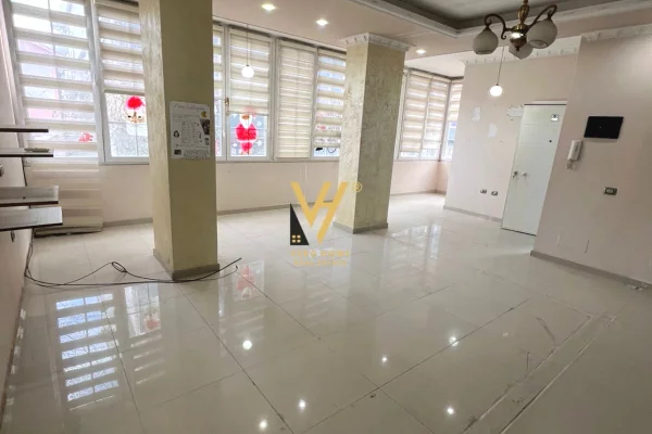 JEPET ZYRE 83 M2 ME QERA TE 5 MAJI 60.000 LEKE