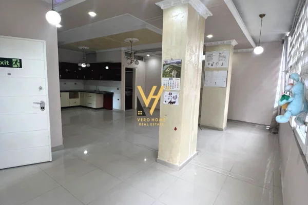 JEPET ZYRE 83 M2 ME QERA TE 5 MAJI 60.000 LEKE