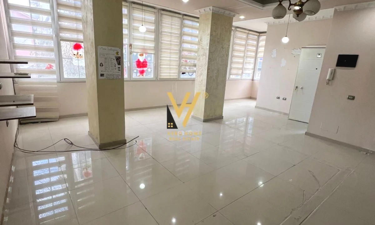 JEPET ZYRE 83 M2 ME QERA TE 5 MAJI 60.000 LEKE