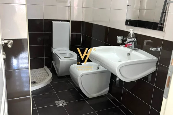 JEPET ZYRE 83 M2 ME QERA TE 5 MAJI 60.000 LEKE