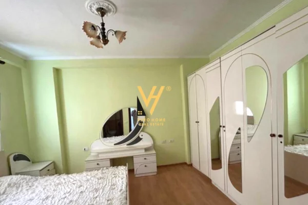 Shtepi ne shitje Apartament ne Tirane, 2+1, Mobilimi E mobiluar, Pagesa 130,000  Euro.