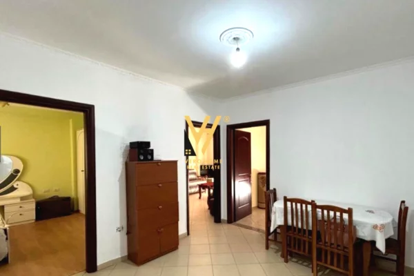 Shtepi ne shitje Apartament ne Tirane, 2+1, Mobilimi E mobiluar, Pagesa 130,000  Euro.