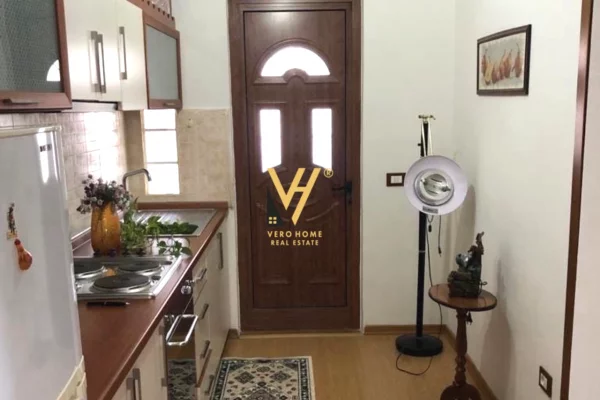 Shtepi ne shitje Apartament ne Tirane, 3+1, Mobilimi E mobiluar, Pagesa 400,000  Euro.