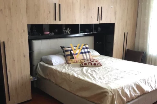 Shtepi ne shitje Apartament ne Tirane, 3+1, Mobilimi E mobiluar, Pagesa 400,000  Euro.