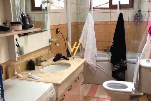 Shtepi ne shitje Apartament ne Tirane, 3+1, Mobilimi E mobiluar, Pagesa 400,000  Euro.