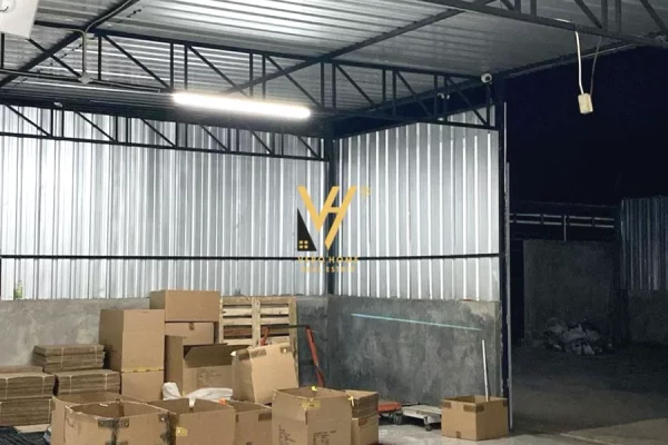 JEPET MAGAZINE 230 M2 ME QERA TE KODRA E DIELLIT 100.000 LEKE