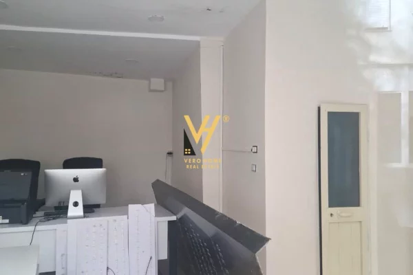 JEPET DYQAN 25 M2 ME QERA TE KOMUNA PARISIT 70.000 LEKE