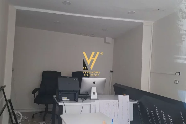 JEPET DYQAN 25 M2 ME QERA TE KOMUNA PARISIT 70.000 LEKE