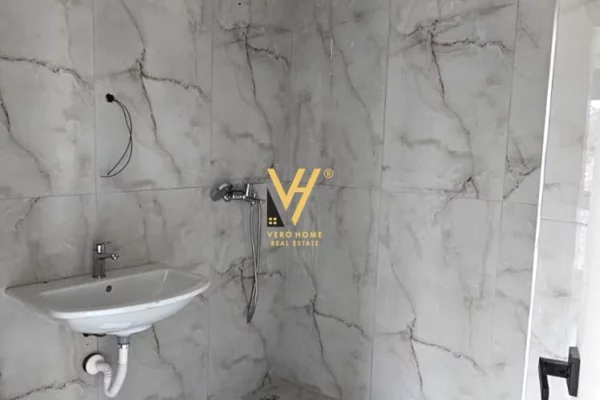 Shtepi ne shitje Apartament ne Durres, 1+1, Mobilimi Bosh, pa mobiluar, Pagesa 78,800  Euro.