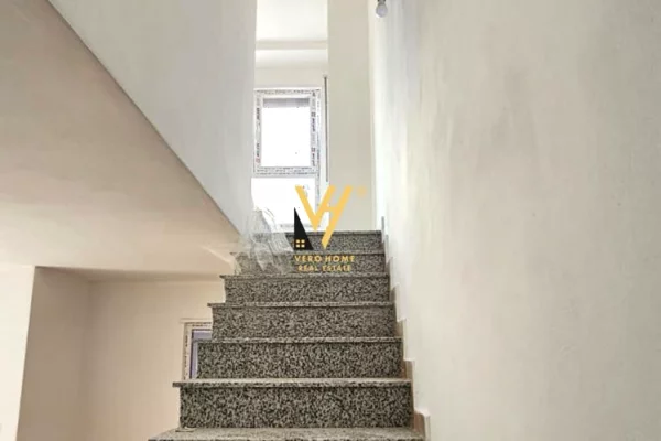 Shtepi ne shitje Apartament ne Durres, 2+1, Mobilimi Bosh, pa mobiluar, Pagesa 126,400  Euro.