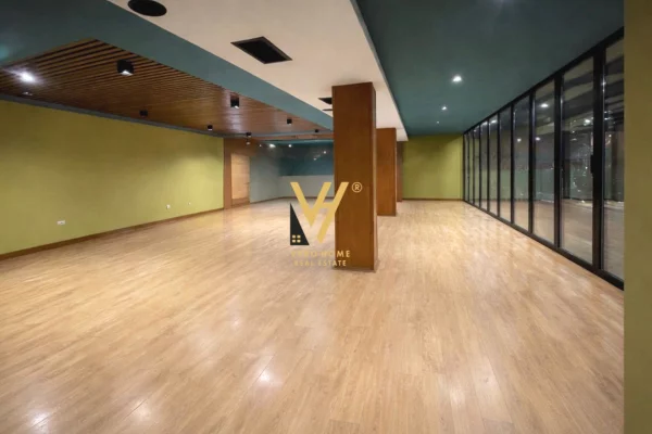 JEPET AMBIENT BIZNESI 150 M2 ME QERA SAUK I RI 2.000 EURO