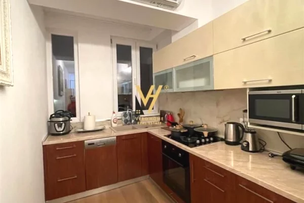 Shtepi ne shitje Apartament ne Tirane, 1+1, Mobilimi E mobiluar, Pagesa 13,000,000  Leke.