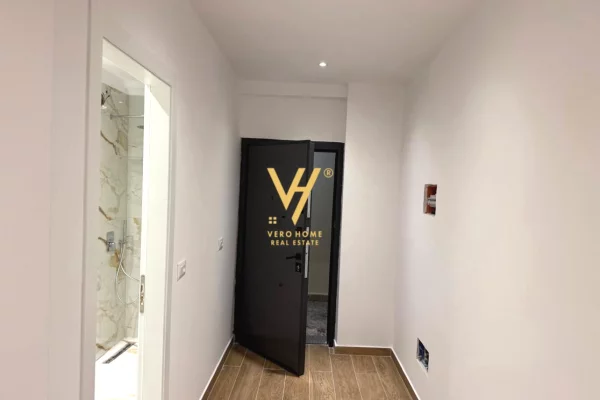 Ambient biznesi me qera 3+1 ne Tirane - 80,000 Leke