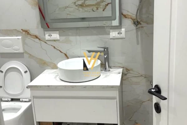 Ambient biznesi me qera 3+1 ne Tirane - 80,000 Leke