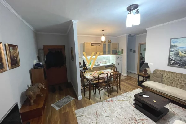 Shtepi me qera Apartament ne Tirane, 2+1, Mobilimi E mobiluar, Pagesa 800  Euro.