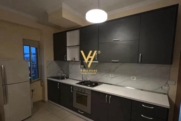 Shtepi me qera Apartament ne Tirane, 2+1, Mobilimi E mobiluar, Pagesa 500  Euro.