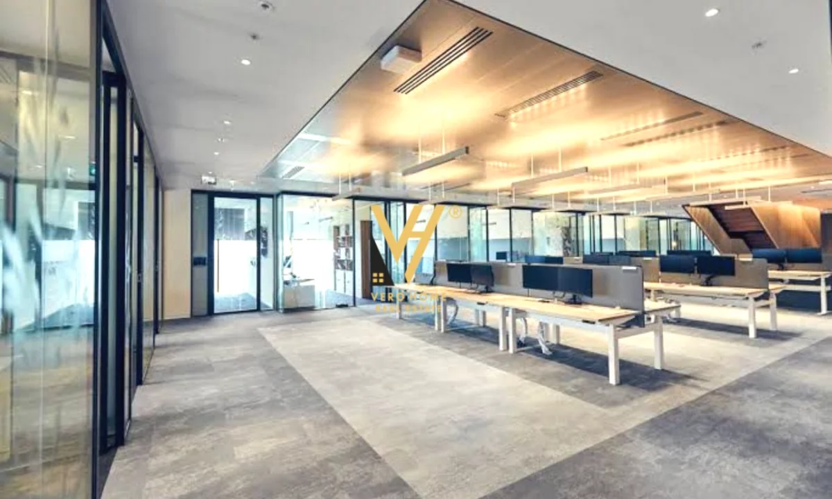 JEPET ZYRE 1.600 M2 ME QERA TE 15 KATESHI, QENDER 30.000 EURO