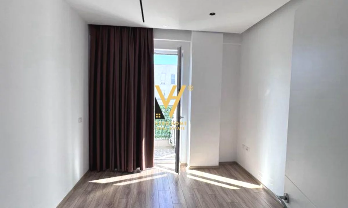 JEPET ZYRE 110 M2 ME QIRA TE KOMUNA E PARISIT 900 EURO