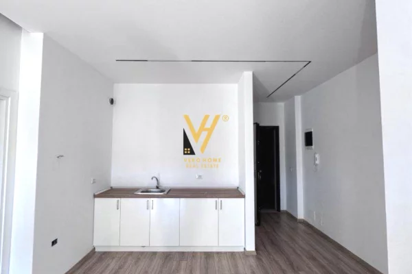 JEPET ZYRE 110 M2 ME QIRA TE KOMUNA E PARISIT 900 EURO