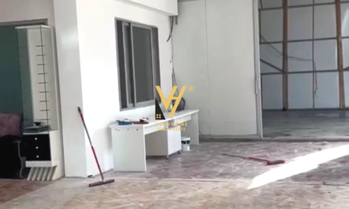 JEPET AMBIENT BIZNESI 800 M2 TE AUT.TR-DR 400.000 LEKE