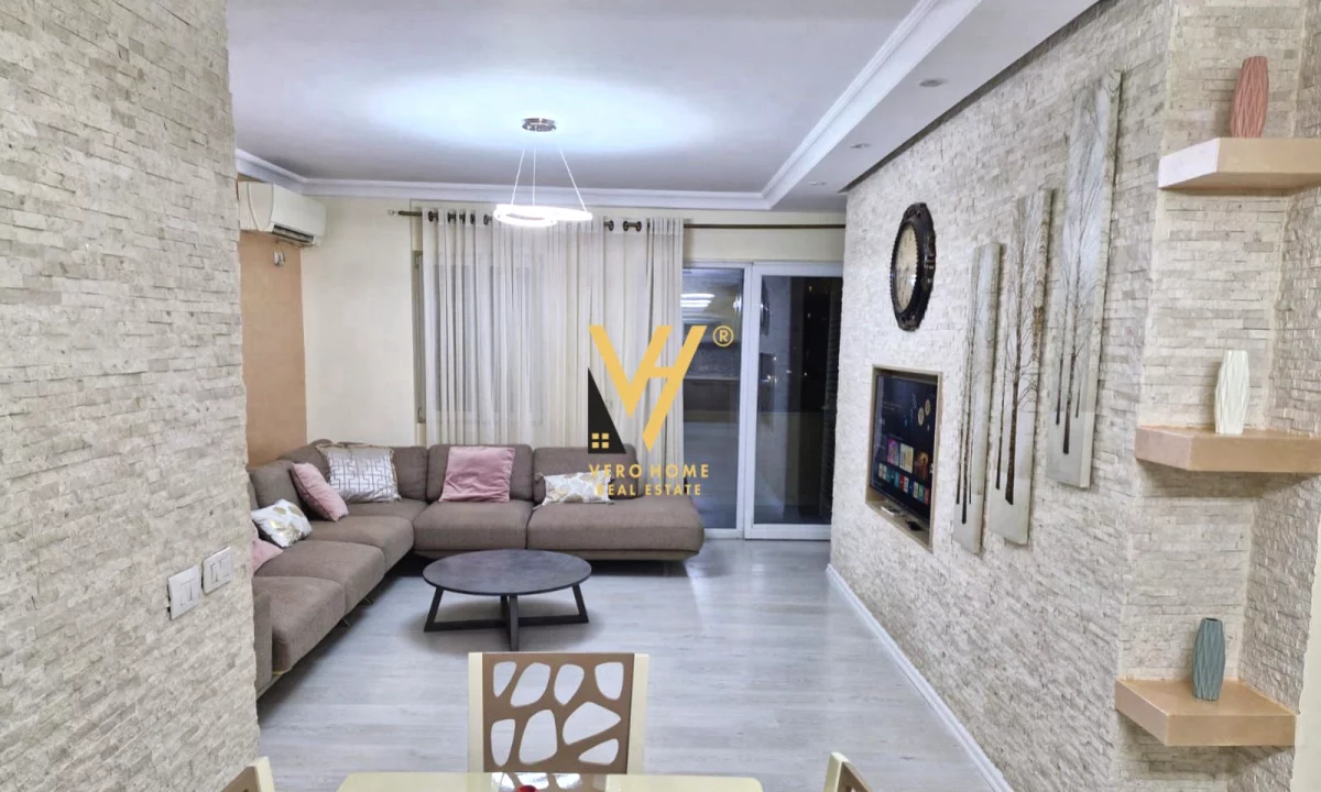 Shtepi ne shitje Apartament ne Tirane, 3+1, Mobilimi E mobiluar, Pagesa 219,000  Euro.