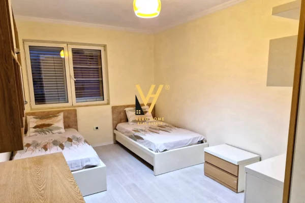 Shtepi ne shitje Apartament ne Tirane, 3+1, Mobilimi E mobiluar, Pagesa 219,000  Euro.