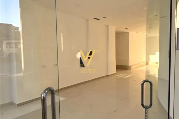 JEPET AMBIENT 105 M2 ME QERA TE QYTET STUDENTI 900 EURO