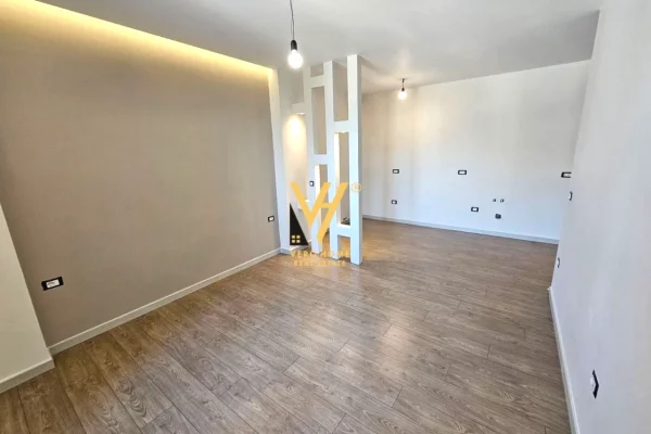 Shtepi ne shitje Apartament ne Tirane, 2+1, Mobilimi Bosh, pa mobiluar, Pagesa 300,000  Euro.